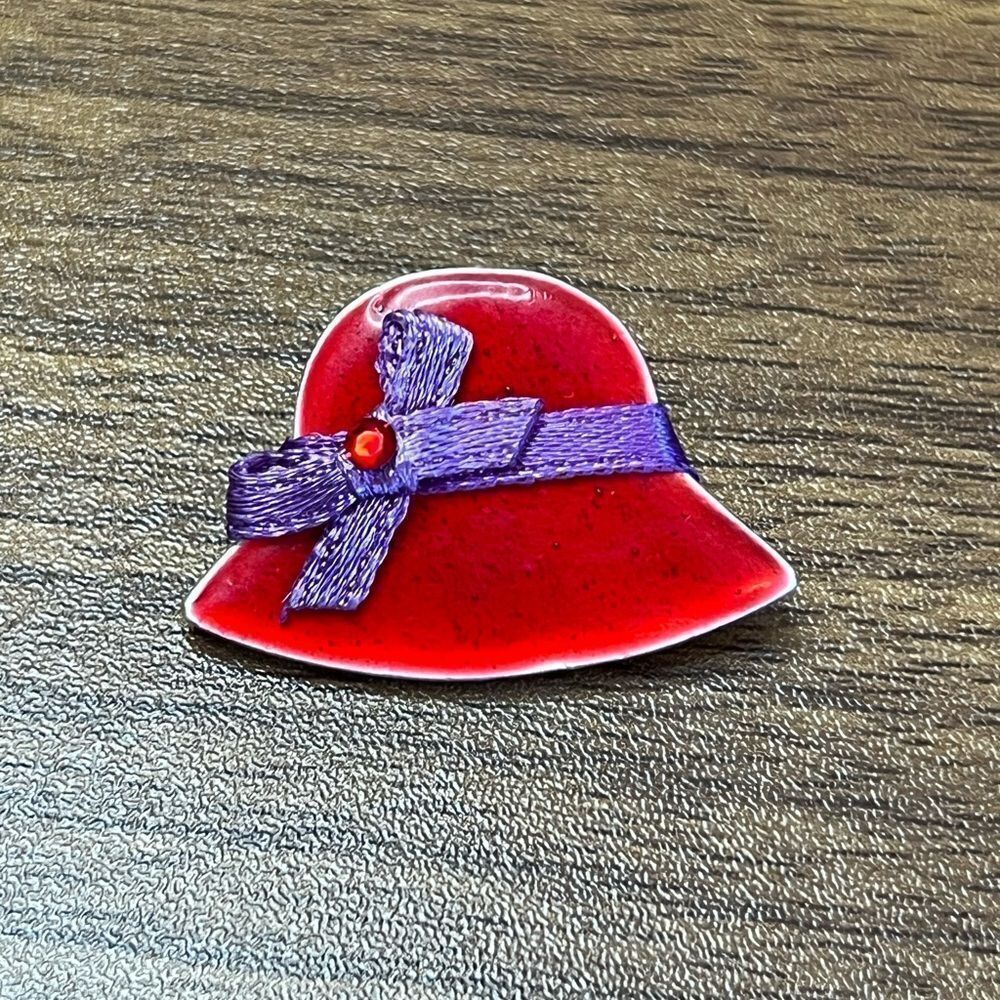 Small Minimalist Red Hatters Club Pin / Brooch